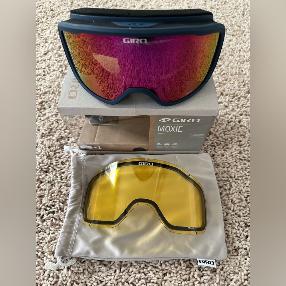 Women’s Giro Ski Goggles with bonus lens